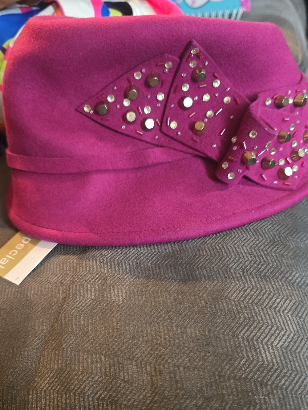 Women’s Felt Bow Accent Hat in Fuchsia with Stud Detail